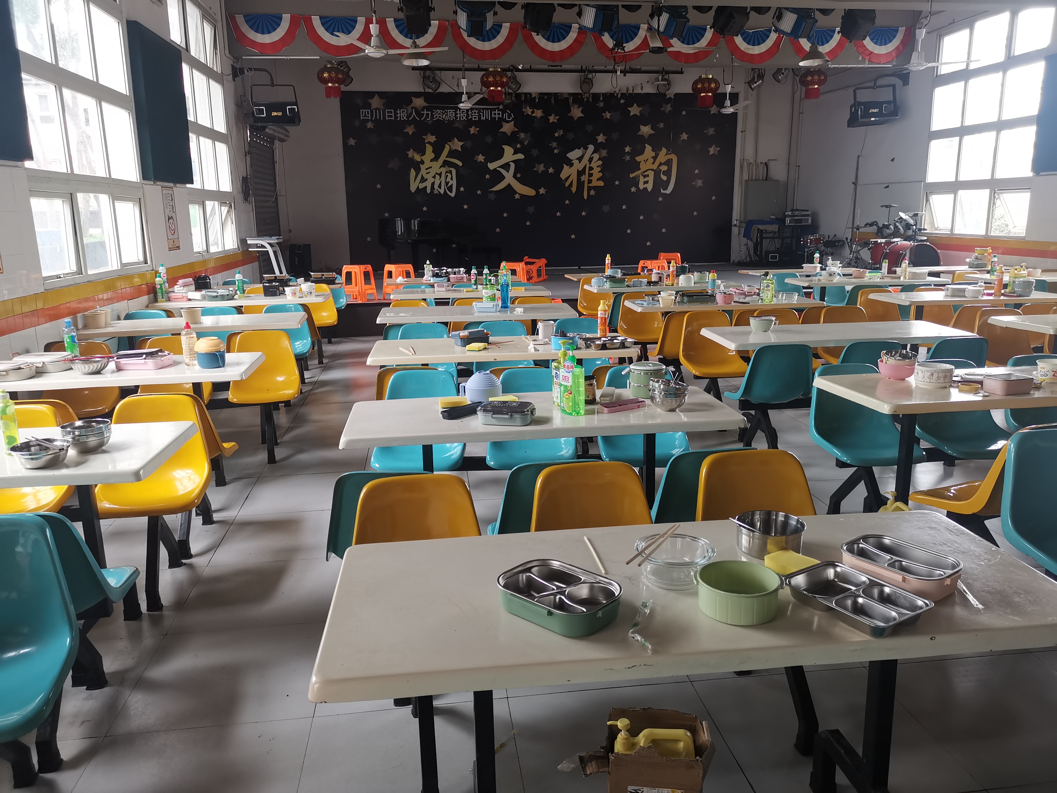 学校食堂